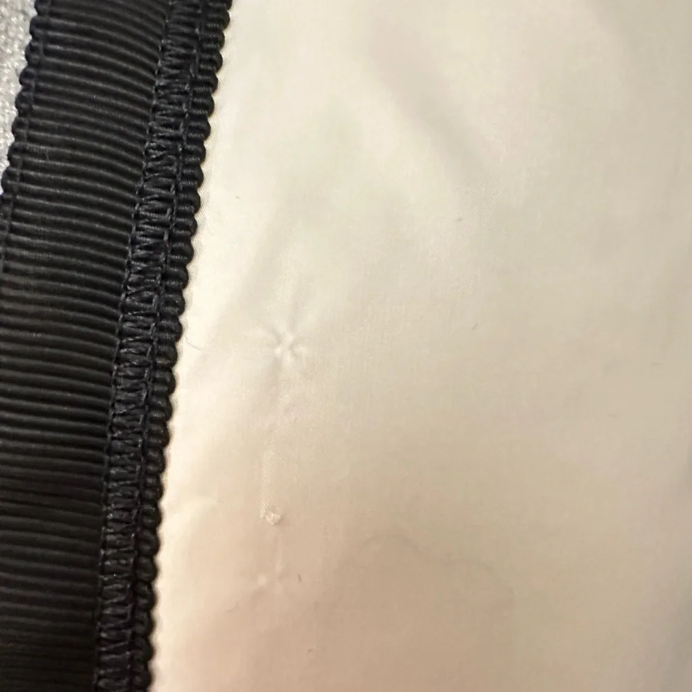 LULULEMON 8 Run Bundle Up Woman white with black edging activewear Jacket - Picture 7 of 16
